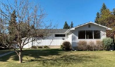 House for sale in Laurier Heights Image# 1