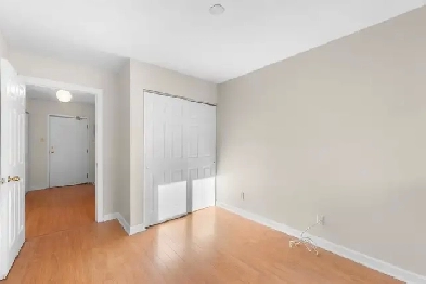 Room on bus route or 20 min walk to Lacewood terminal Image# 4