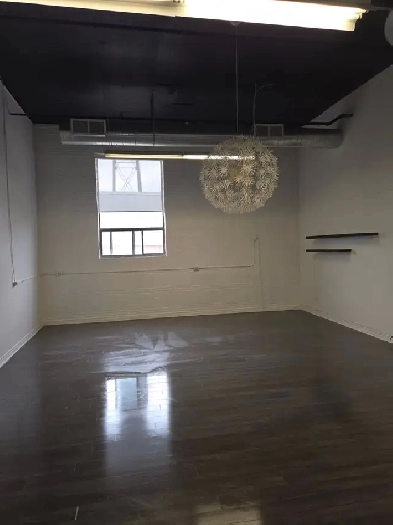 Wallace Avenue Studio Image# 1