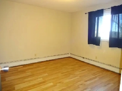 Lower mount royal 1 bedroom w balcony,parkg $/m   electricity Image# 1