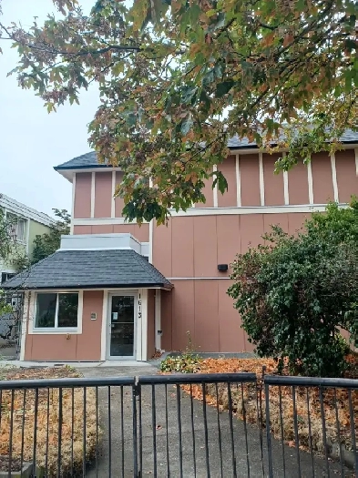 1 bed 1 bath Renovated apartment in 55  building downtown Image# 10