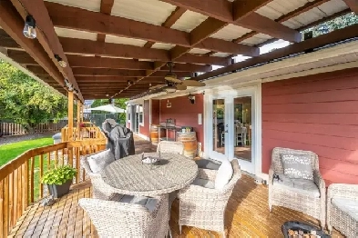Beautifully renovated 4-bedroom, 3-bathroom gem Image# 4