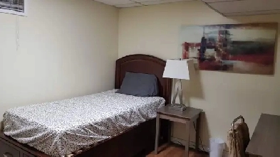 Basement room, 1km to College, available June 1 Image# 1