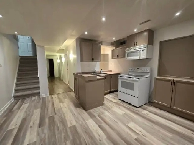 1 BD / 1 BTH Spacious Basement Apartment in Churchill Meadows Image# 3