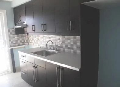 5 1/2 6Plex, quiet family oriented, semi basement  LARGE windows Image# 6