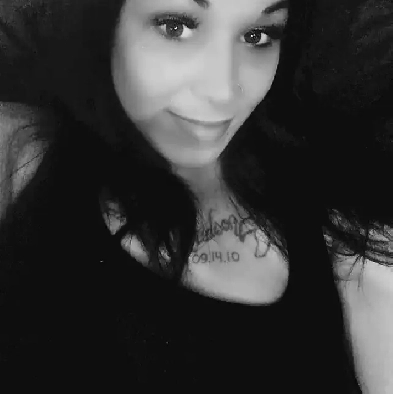 35 yr old single female with 2 dogs looking for a miracle Image# 2