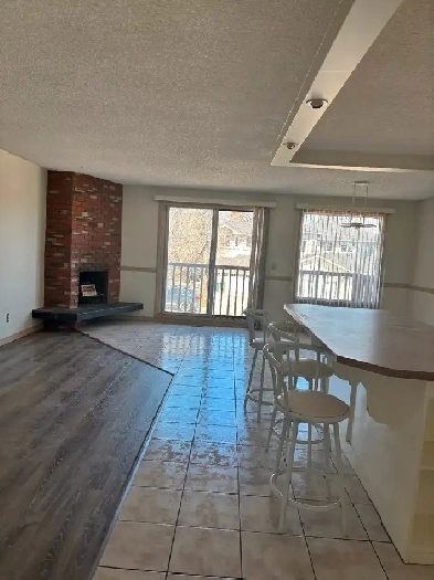 Inner City 2 bed, 1 bath Main Floor Suite Image# 7