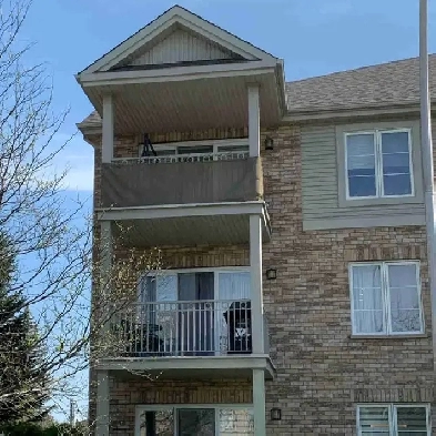 Grand condo à louer 1245 Saint Sébastien laval 3 étages Image# 7