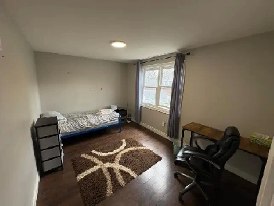 Top floor townhouse room fully furnished available for sublet Image# 1