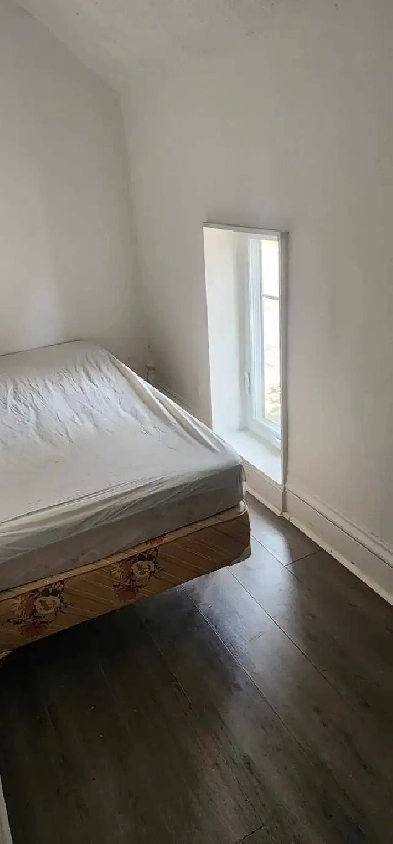 ROOM FOR RENT LINDSAY 705 879 3692 Image# 1