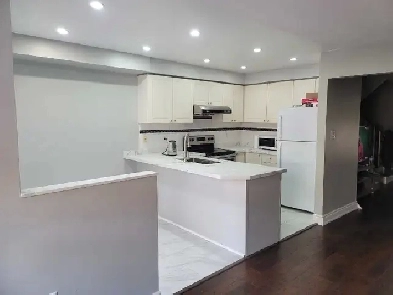 Ajax Town House for Rent- Harwood - Rossland Image# 4