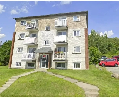 Grand 4 1/2 A LOUER , 90 St Alphonse Nord MAGOG Image# 1