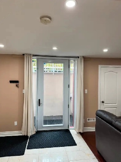 One private room for rent- 14th Ave. & Markham Rd. Image# 6