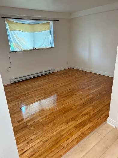 Ahuntsic-Chabanel-Grand 3 1⁄2 demi s/sol avec SALLE D’ENTREPOSAG Image# 1