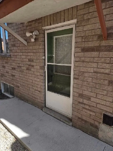 RUTHERFORD RD/HWY 410 2 BEDROOMS BASEMENT APARTMENT FOR RENT. Image# 5