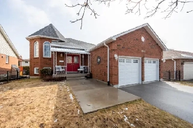 NEW PRICE! 3 bed/3 bath bungalow w/in-law potential Ptbo West Image# 9