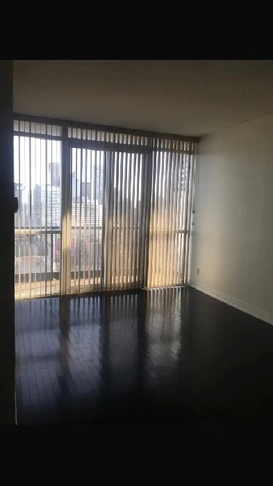 1 bed  den for rent @21 Carlton st Image# 1