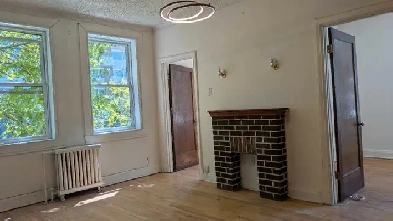 Sunny 4.5 in NDG near Loyola heat & hot water included! Image# 3