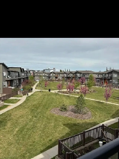 Beautiful 3-Bedroom Granville Townhouse Overlooking Green Space! Image# 1