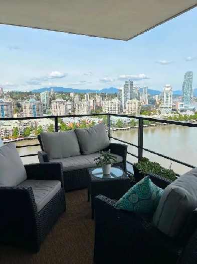 Waterfront Beautiful 2 bedroom luxury fully furnished condo! Image# 1