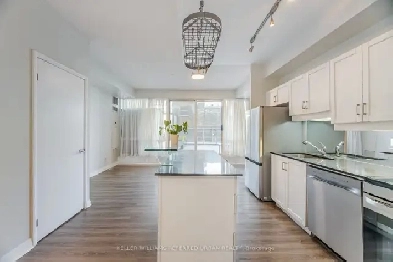 1 Bedroom Condo with HUGE Terrace at Dundas Square! Image# 2