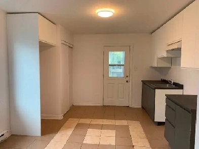 Logement à louer - 2 étages (haut d'un quadrex) Image# 10
