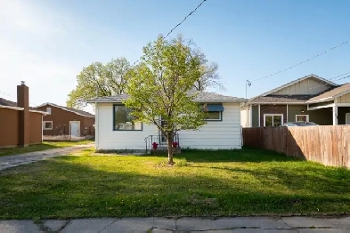 FOR SALE:  Charming St. Vital bungalow on a 50x200 ft lot! Image# 8