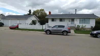 4 Bed, 3 bath Bungalow with triple garage, Duggan- May26/June15 Image# 3