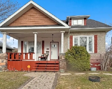 Beautifully Renovated Character Home in Prime Location Image# 5