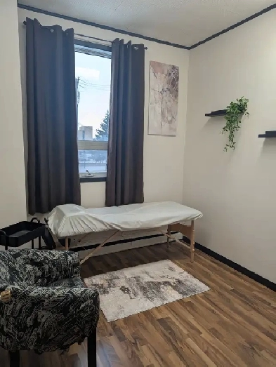 SPACE SHARE - room available in massage clinic Image# 1