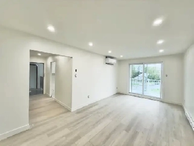 3 BEDS RENOVATED FROM A-Z (HYMAN BLVD) WEST-ISLAND Image# 1