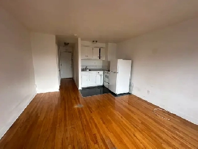 Studio à louer 1er juin - Tout inclus Image# 1