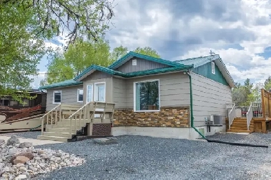 Home for sale 4 Elise Drive, Rm of Lac du Bonnet Image# 4