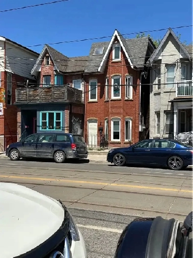 Charming NEW renovated bachelor close TTC & Mall Image# 4