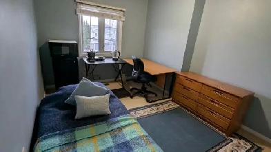 A fully furnished, large, and bright room for rent Richmond Hill Image# 2