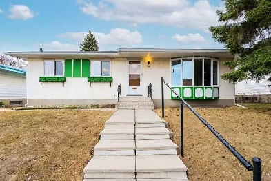 Family Home in Varsity – 5BR, 2BA, Double Garage, Walk to School Image# 18