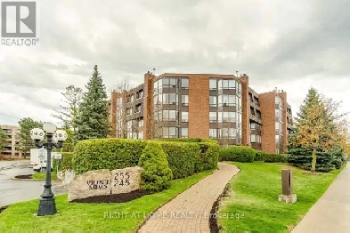 Massive Condo by Shops of Don Mills almost 1400 Square Feet. Image# 1