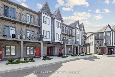 ⚡RARELY OFFERED 3 BDRM TOWNHOME OVERLOOKING THE GREEN SPACE! Image# 3