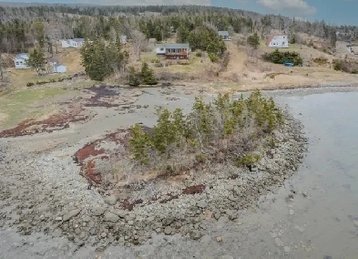 house for sale on round island Image# 8