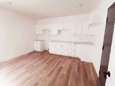2 Beds 1 Bath Apartment Image# 3
