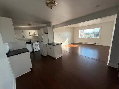 Spacious unit For Rent Image# 2