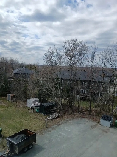 Grand 4 1/2 Plaza de l'Ouest Rockforest Image# 1