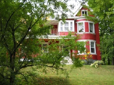 2e étage d'un duplex, logement moderne avec cachet ancien Image# 3
