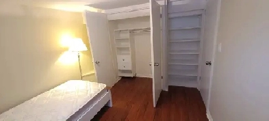 RENT A ROOM AT YONGE AND SHEPPARD $850 Image# 2