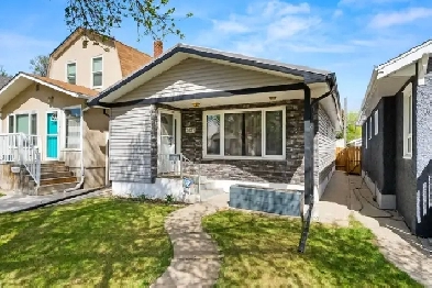 2075 Queen St - Cozy 3 Bedroom Bungalow In Cathedral Image# 9