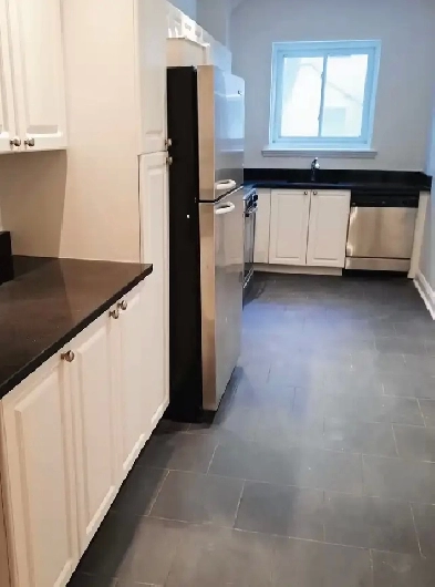 Westmount Adj., Balcony, Washer & Dryer, Heat included Image# 4