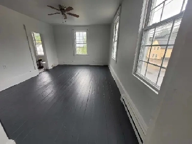 Large Bright  3 bedroom on Northside Image# 6
