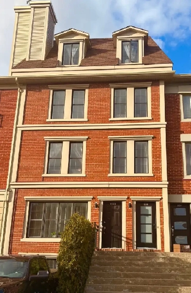 Condo Style Townhouse Brossard for Rent Image# 4