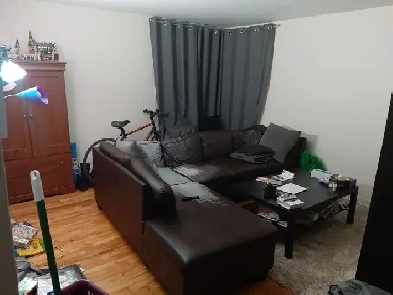 Anjour, Avenue des Ormeaux grand 41/2 au demi sous-sol Image# 1