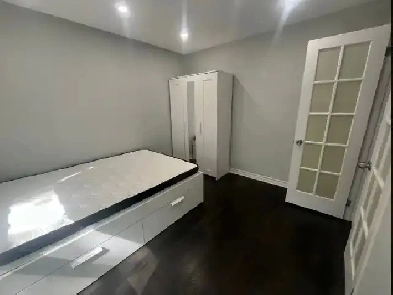 Beautiful Room For Rent Close To Square One Image# 1